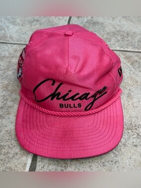 New Era Chicago Bulls Script Rope Brim golfer snapback Hat - Pink